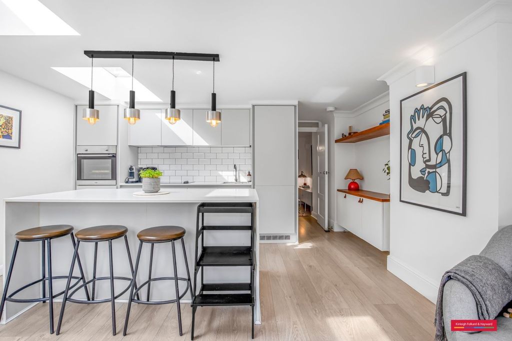 Property photo 2 of 24 Picture No. 11