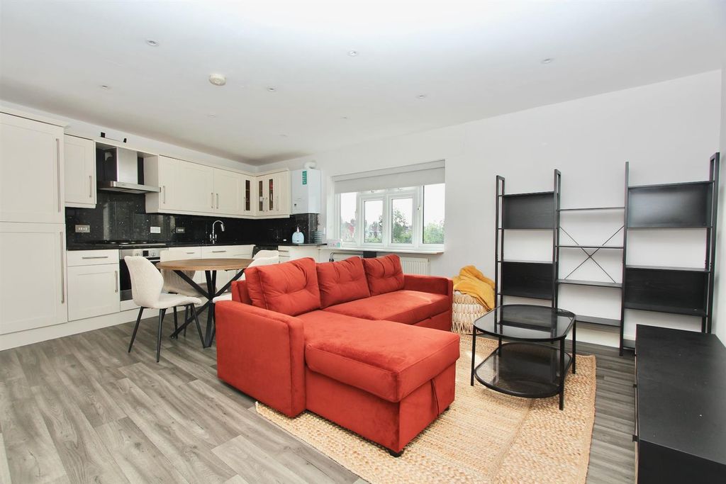 Property photo 1 of 14 Frome Road, N22
