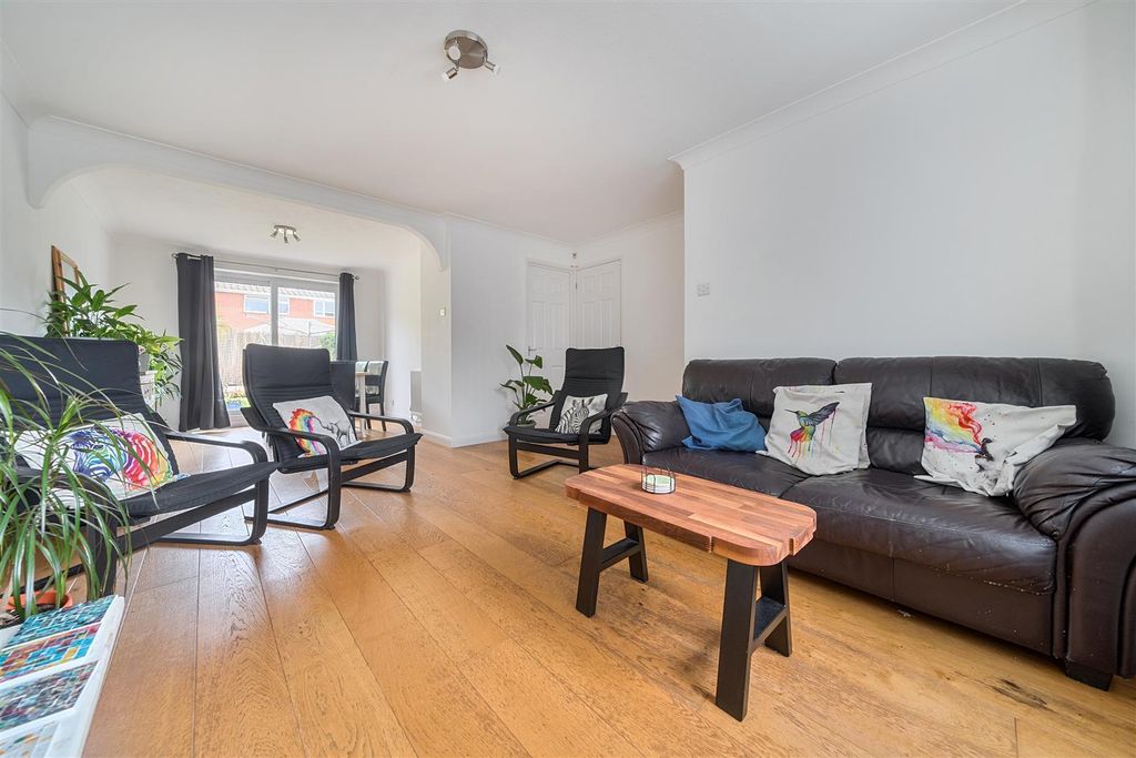 Property photo 3 of 13 1374819-5-690369F4Ed144.Jpg