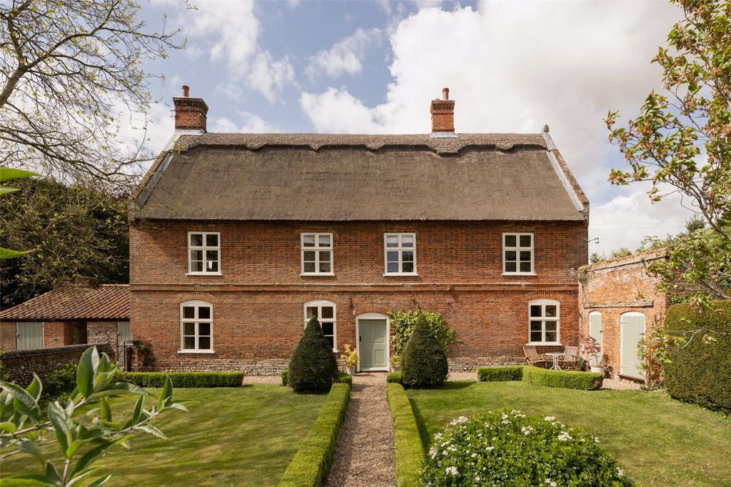 Property photo 1 of 24 Canal Farm