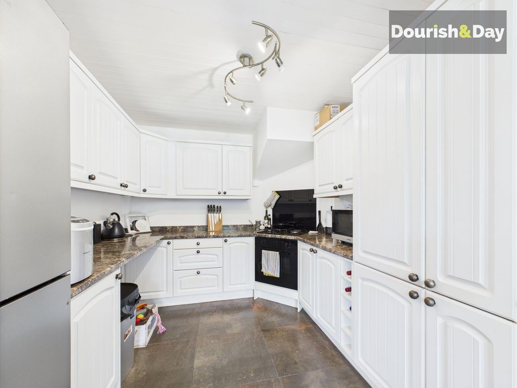 Property photo 3 of 20 Kitchen