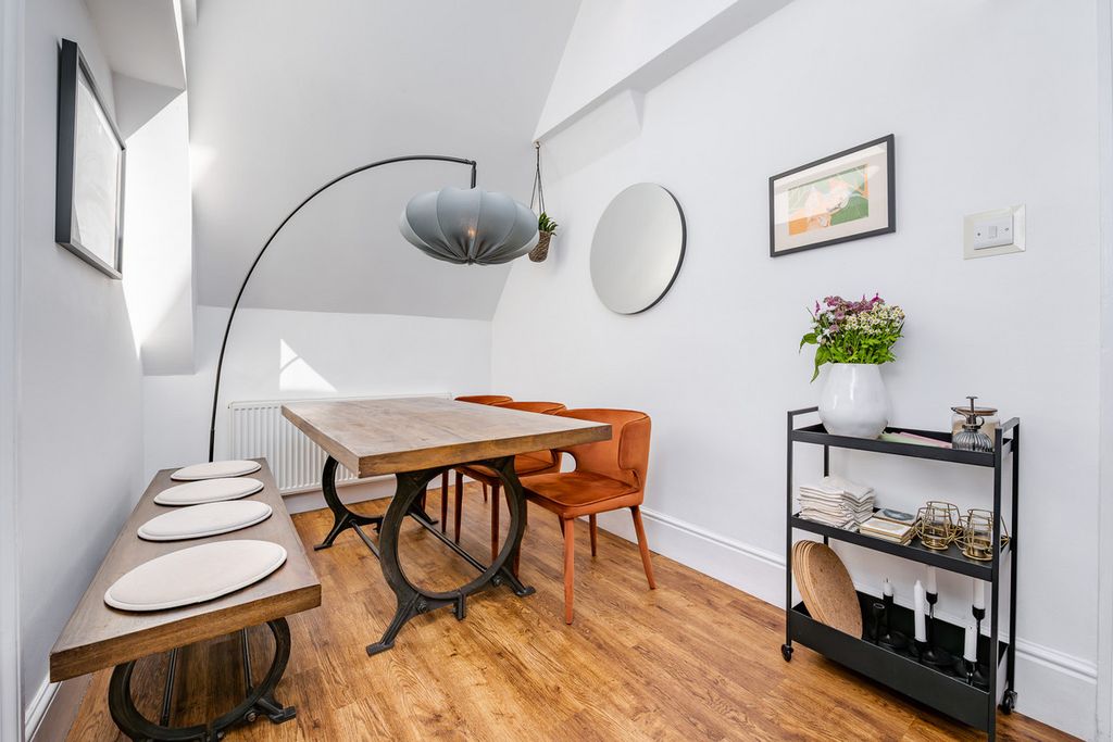 Property photo 2 of 33