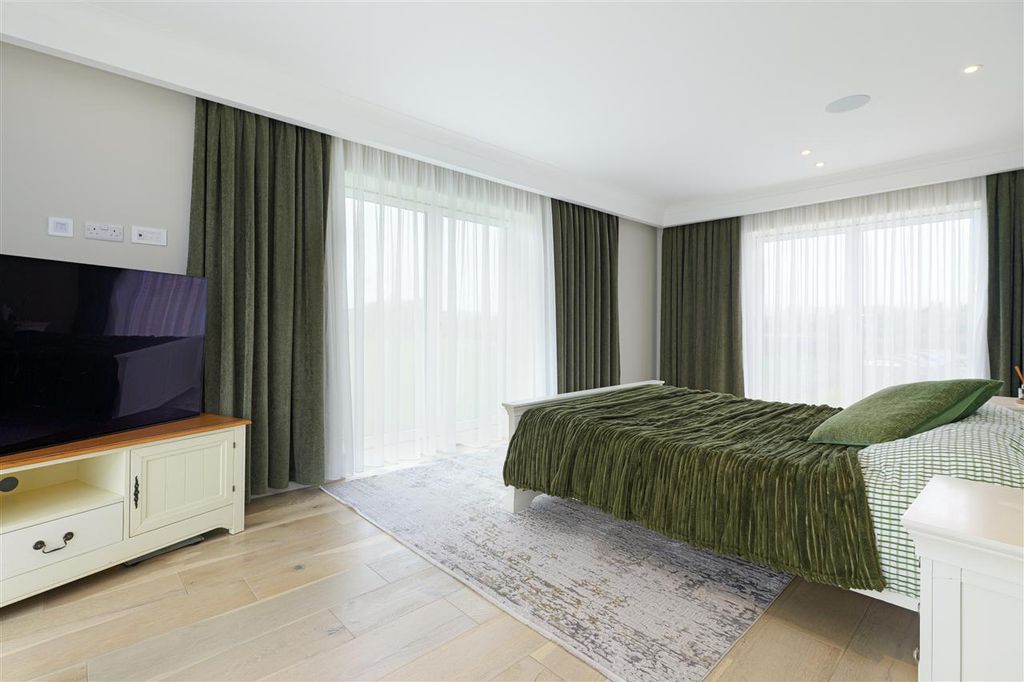 Additional image 15 of 6 bed detached house to rentFarnham House, Merton Lane, Canterbury CT4
