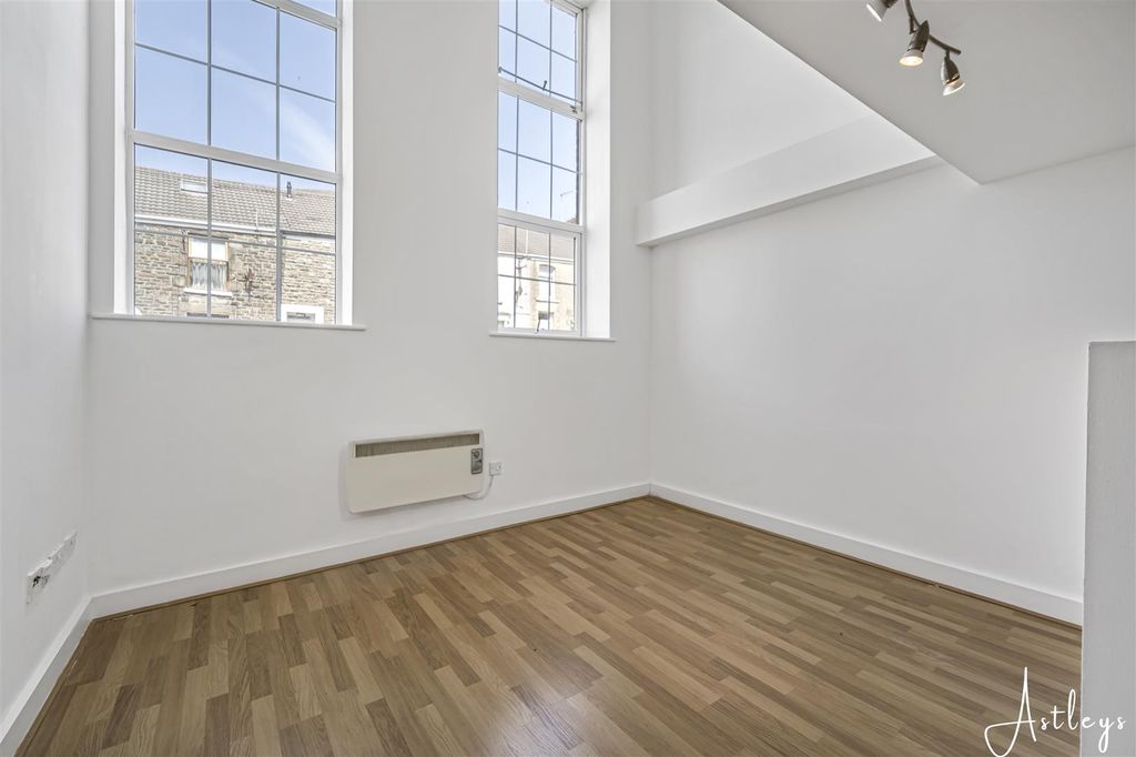 Property photo 3 of 16 Open Plan Living
