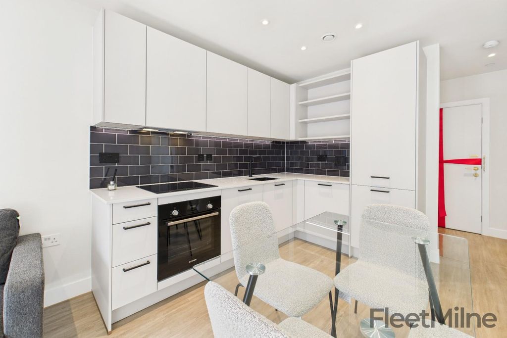 Property photo 3 of 14 Kitchen
