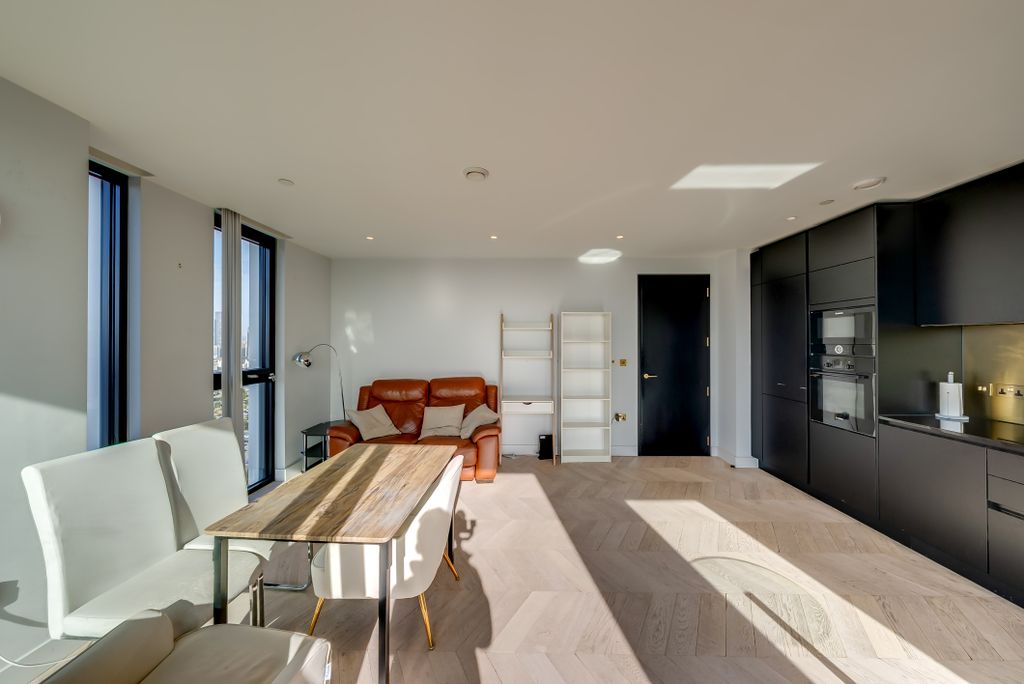 Property photo 2 of 38 A7S00523Hdr