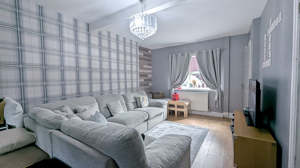 Property photo 3 of 22 Advert-27