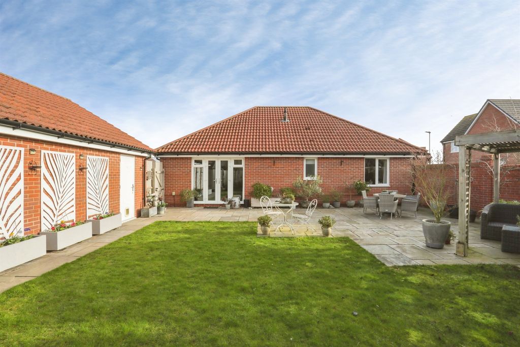 Property photo 2 of 16
