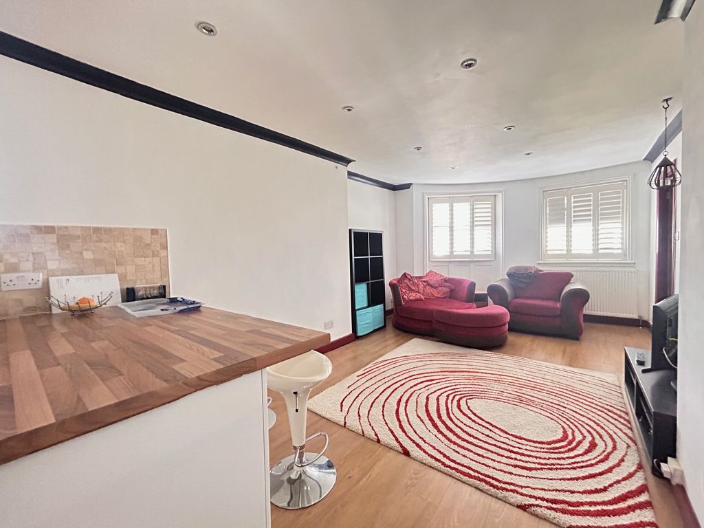 Property photo 1 of 6 Living Room