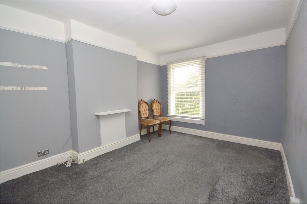 Property photo 3 of 9 3 - Picture No. 05