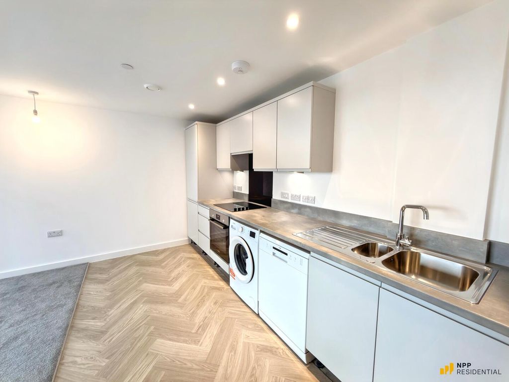 Property photo 3 of 9 Kitchen