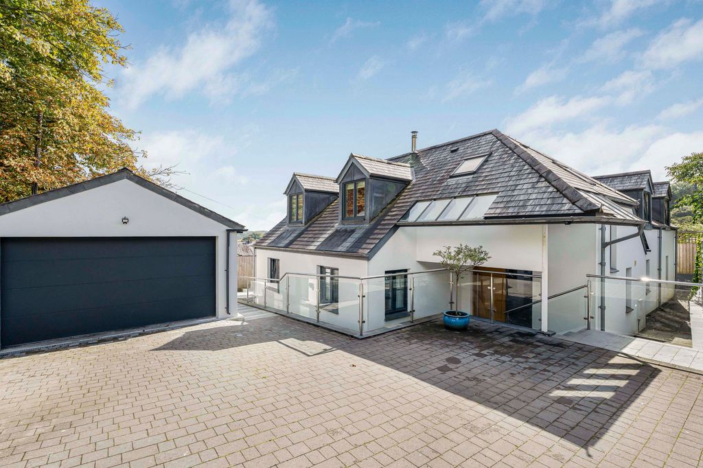 Property photo 1 of 33