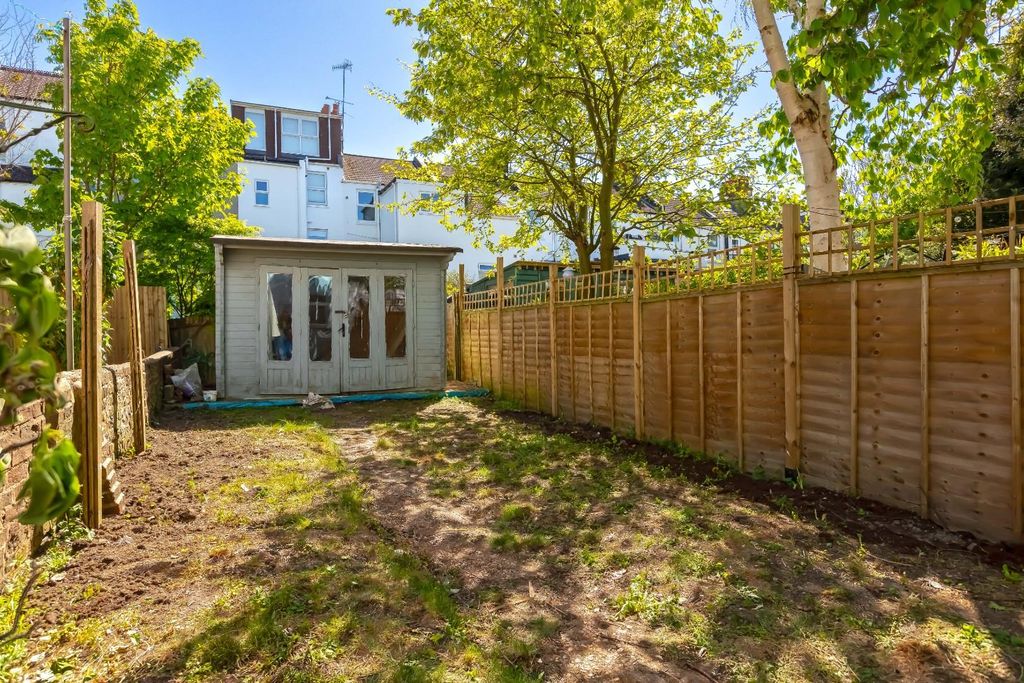Property photo 3 of 8 Gordon Rd_8.Jpg