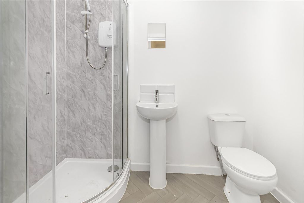 Property photo 1 of 5 1st F Bath.Jpg