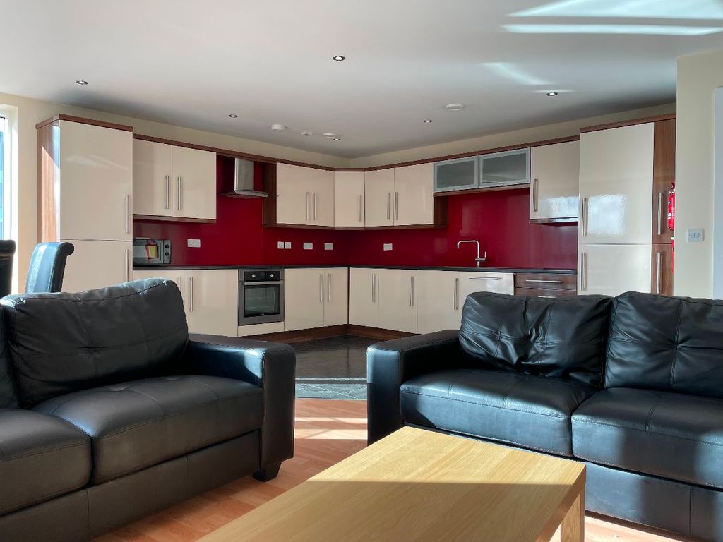 Property photo 3 of 11