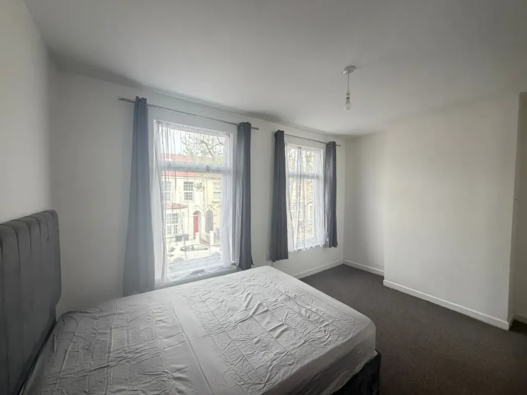 Property photo 2 of 6