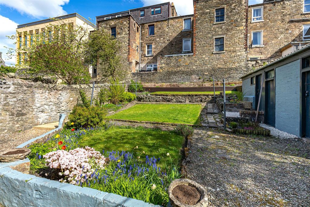 Property photo 2 of 20 8_2 Teviot Crescent Hawick 24.Jpg