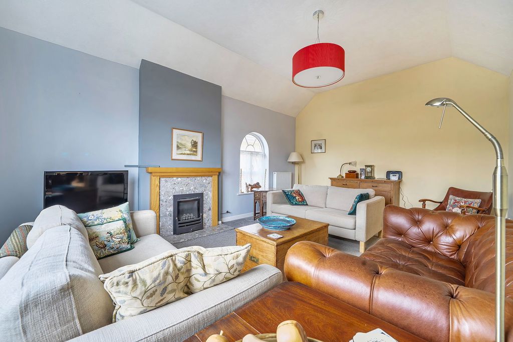 Property photo 3 of 17