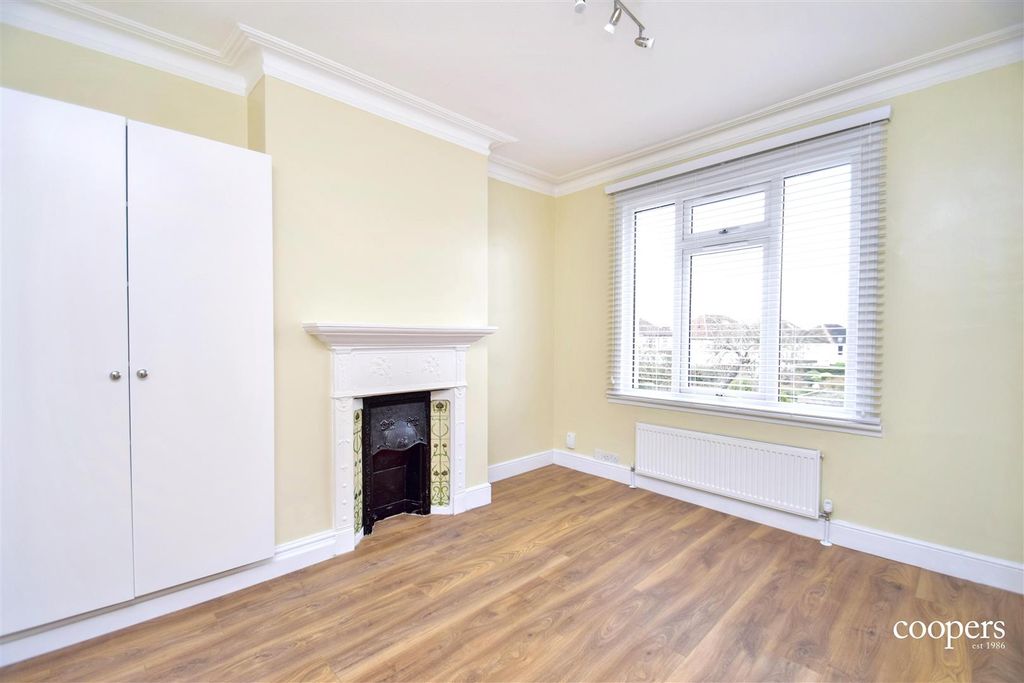 Property photo 3 of 8 Bedroom