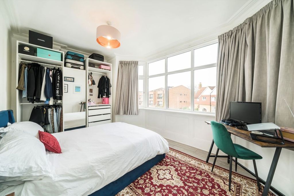 Property photo 3 of 7