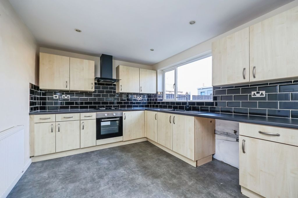 Property photo 2 of 14 Kitchen