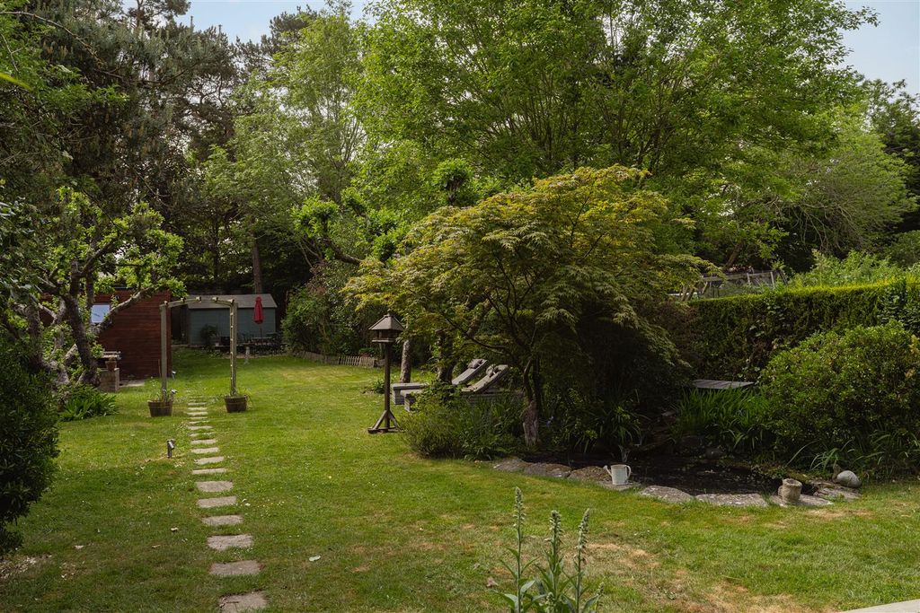 Property photo 3 of 24 17.Jpg