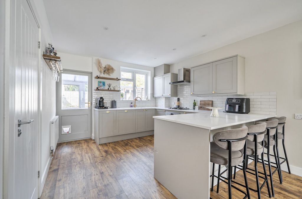 Property photo 3 of 14 1437506-17-69Ca8A...