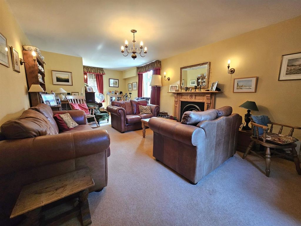 Property photo 3 of 25