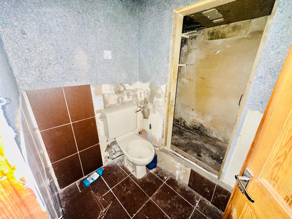 Property photo 3 of 6 Gallery