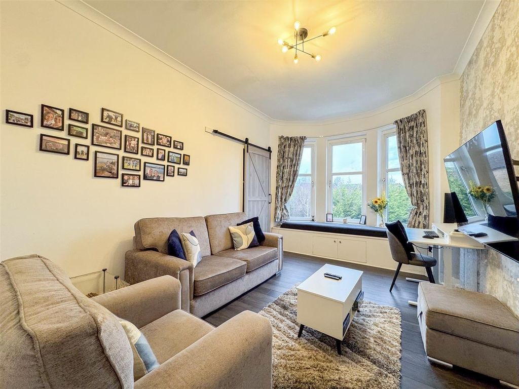 Property photo 2 of 14 Lounge