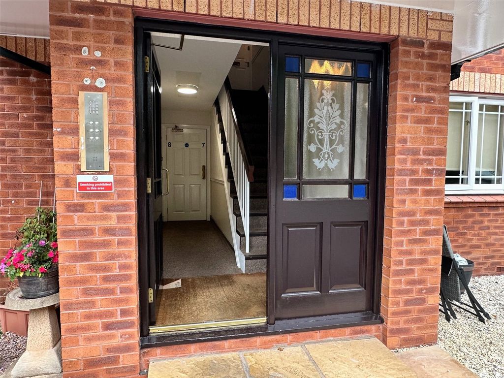 Property photo 3 of 18 Entrance