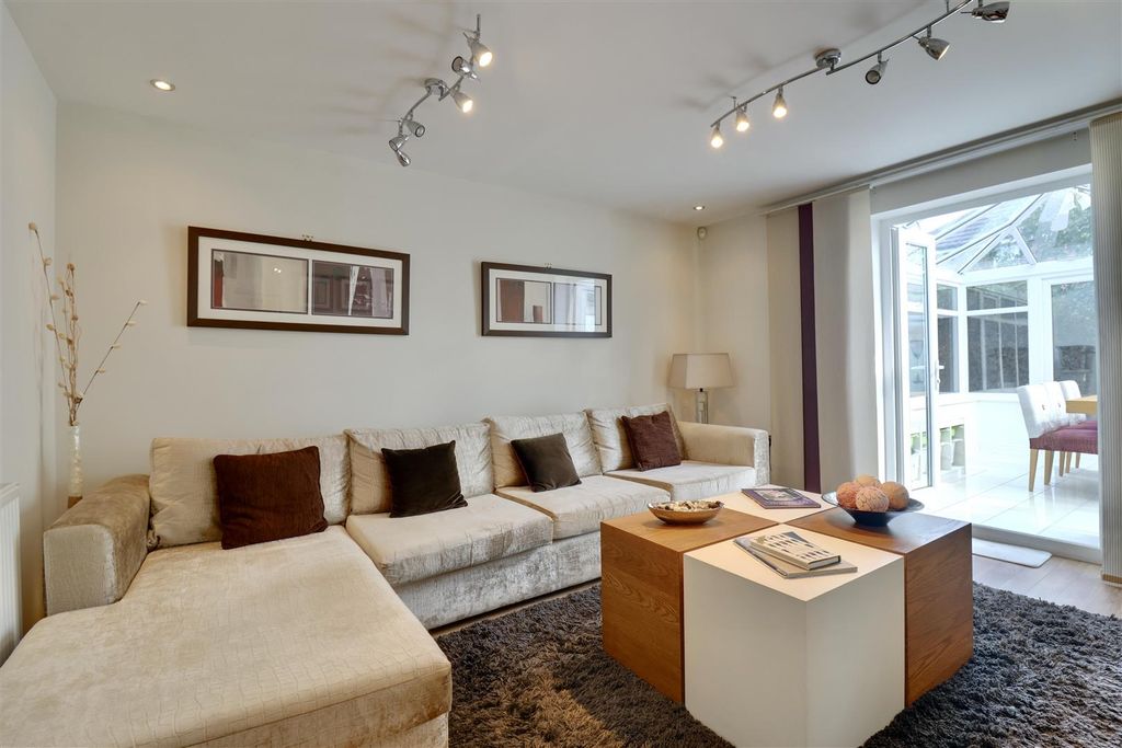 Property photo 3 of 24 E9B7444E-18Eb-447A-A0C7-4A808E7394Ab_1_201_A.Jpeg