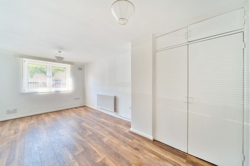 Property photo 1 of 13 Bedroom