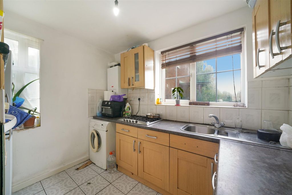 Property photo 3 of 7 40 Elms Lane - Yqoi2Xdmiwwg7Dr0Kyya.Jpg