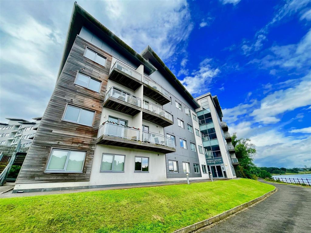 Property photo 1 of 7 External &amp; Parking