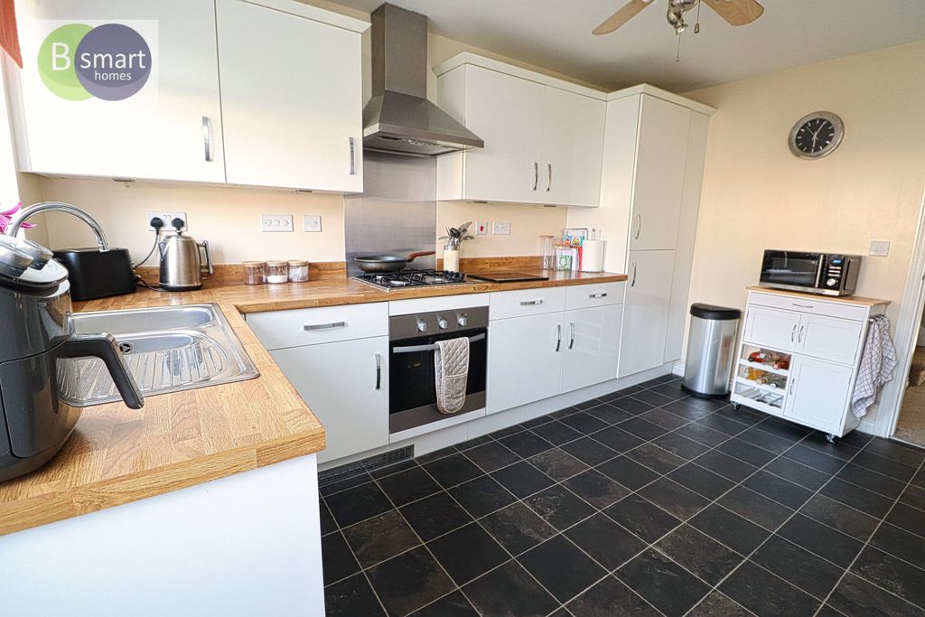 Property photo 3 of 17 Img_9144