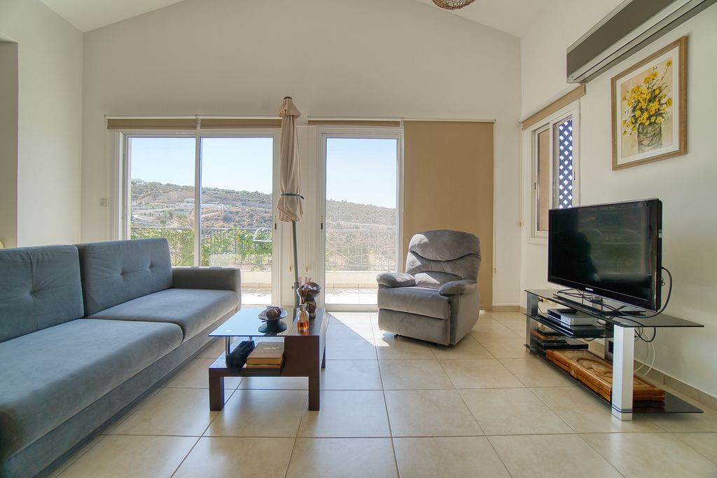 Property photo 2 of 35