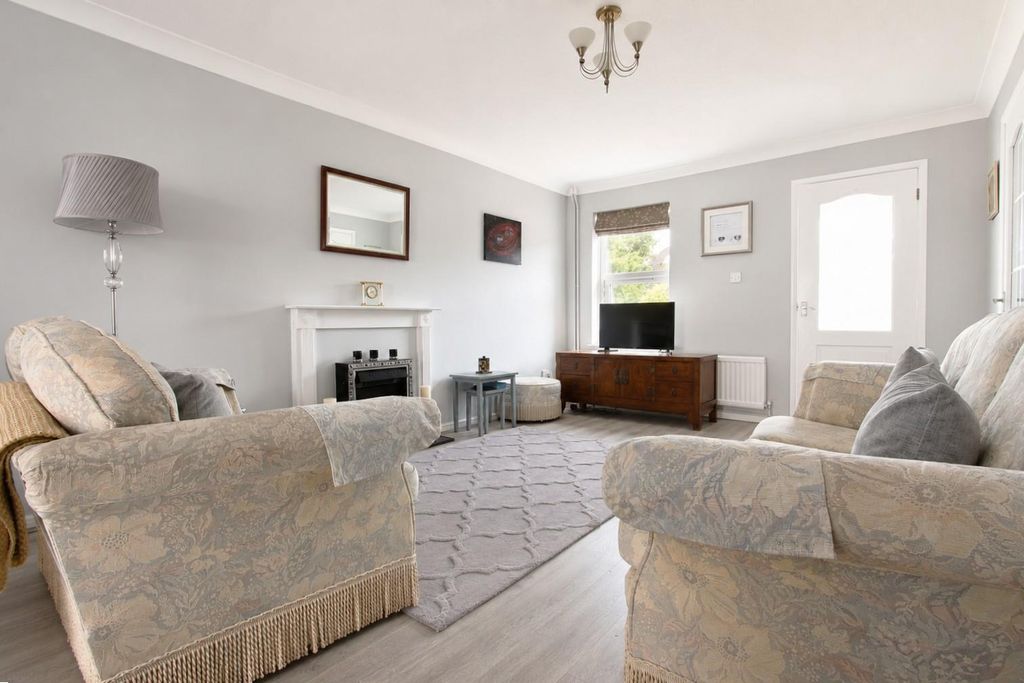Property photo 2 of 14 Lounge.Jpg