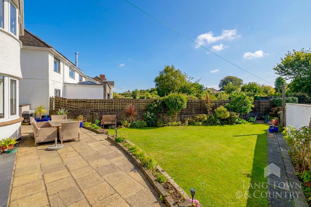 Property photo 2 of 34