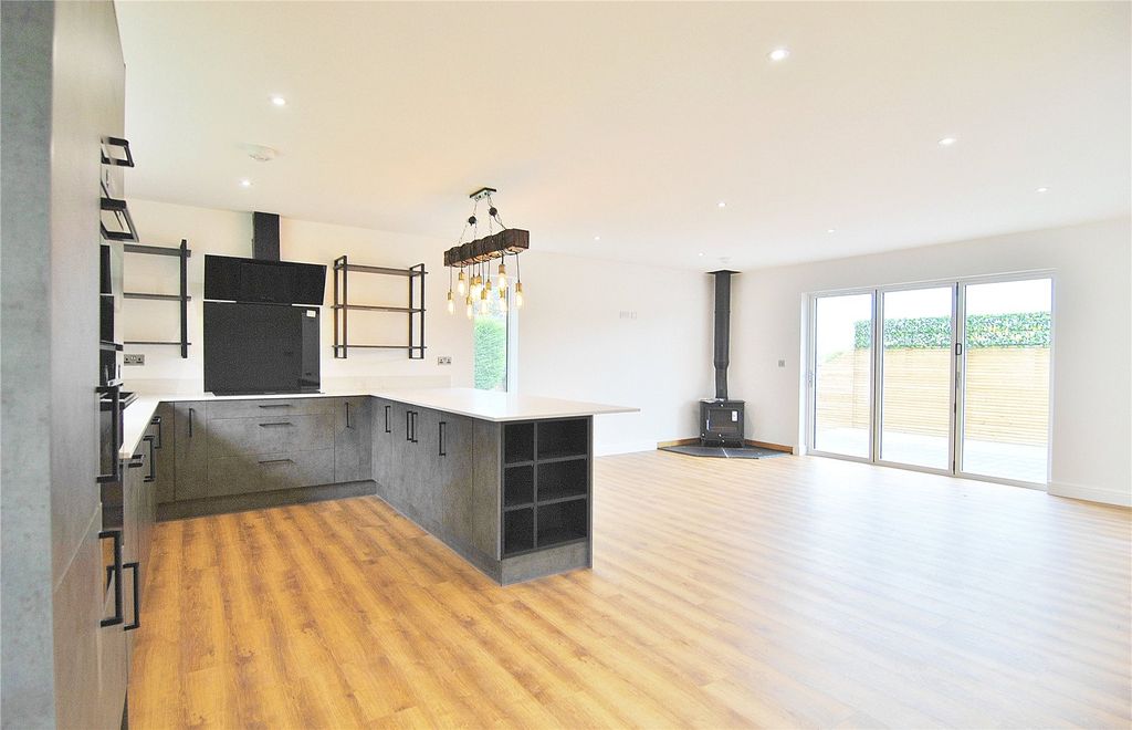 Property photo 2 of 28 Picture No. 25