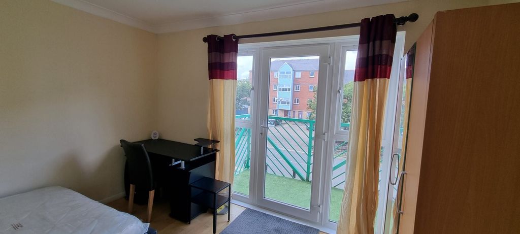 Additional image 5 of 2 bed flat to rentFlat, Catrin House, Trawler Road, Maritime Quarter, Swansea SA1