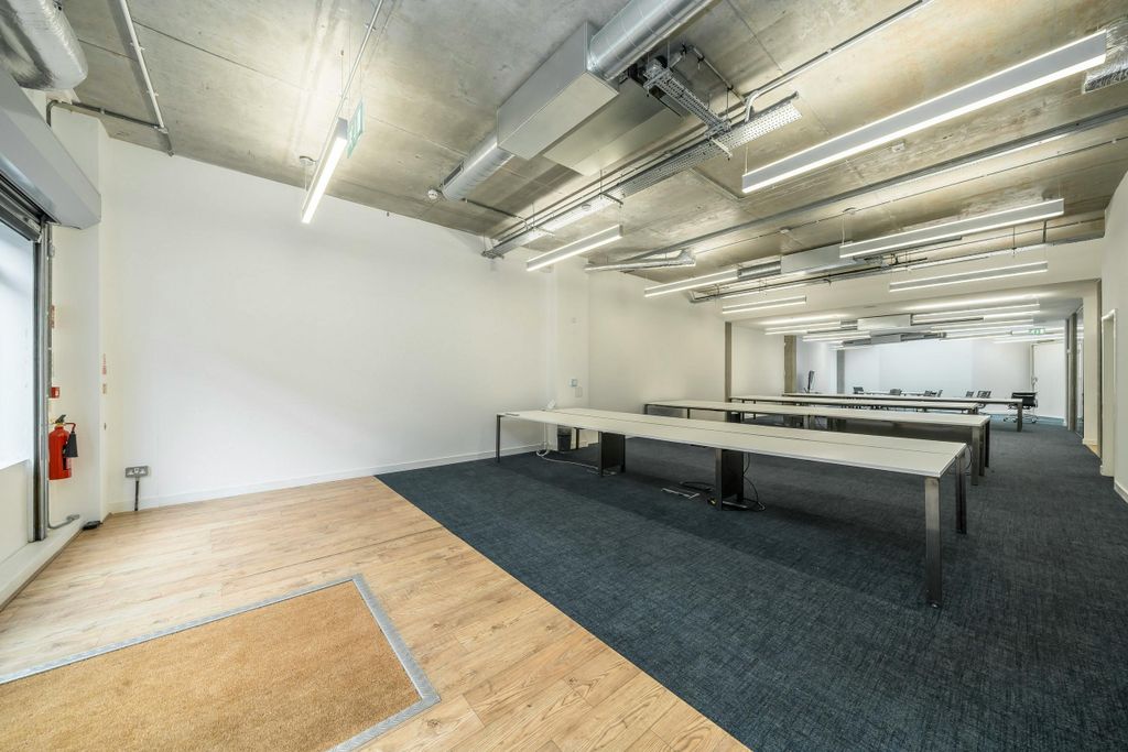 Property photo 1 of 11 10 Lamb Walk Office.Jpg
