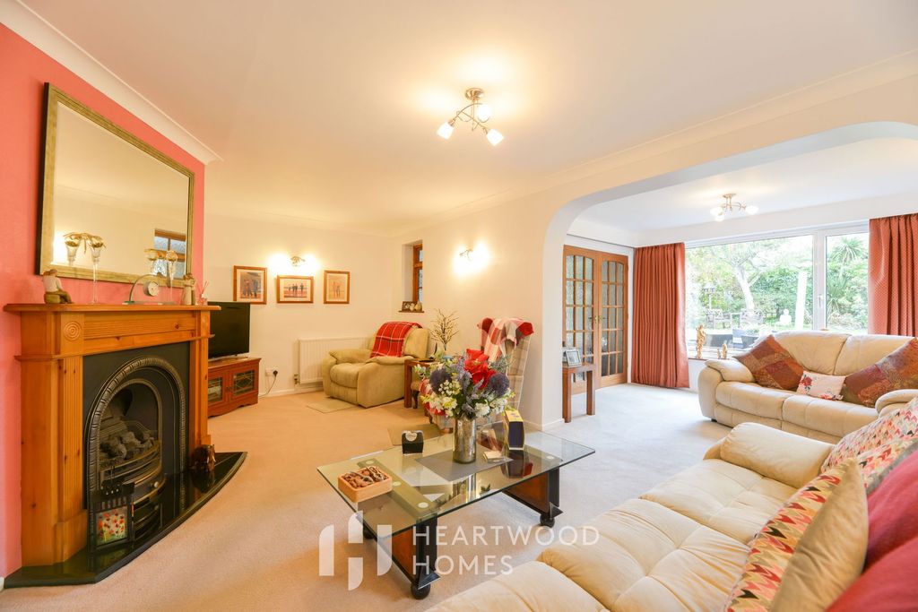 Property photo 2 of 26