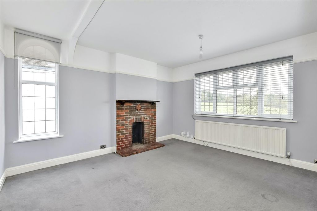 Property photo 3 of 14 Living Room