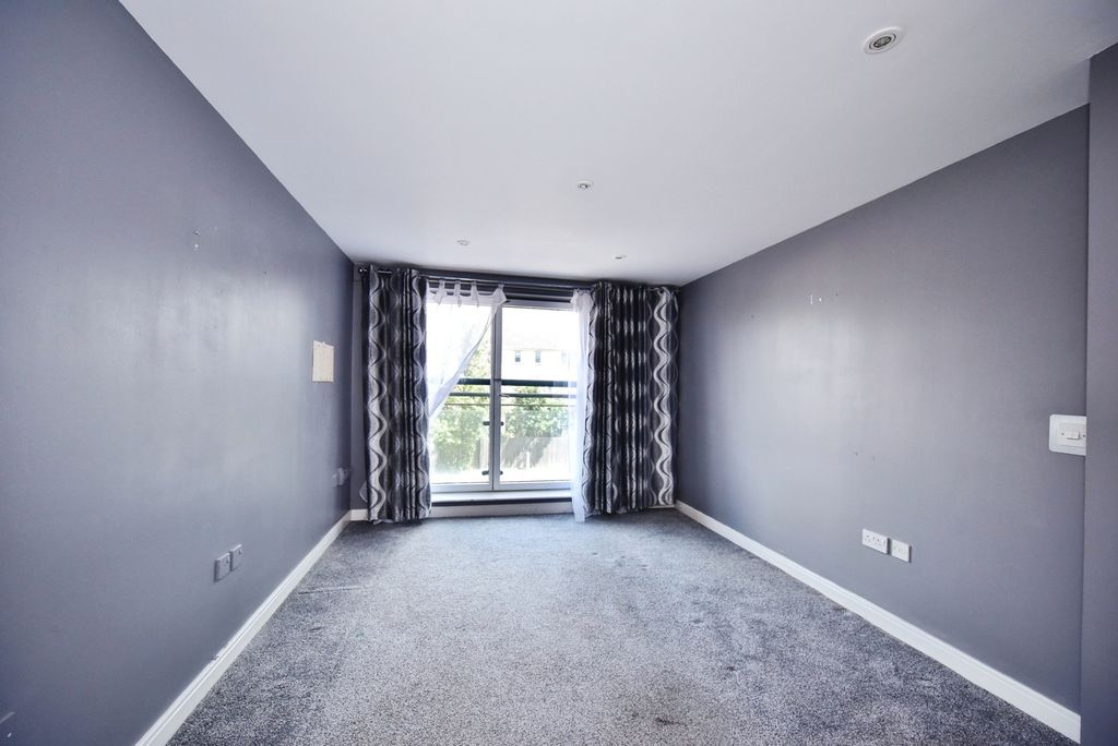 Property photo 3 of 13 Pbox-Img.Jpg