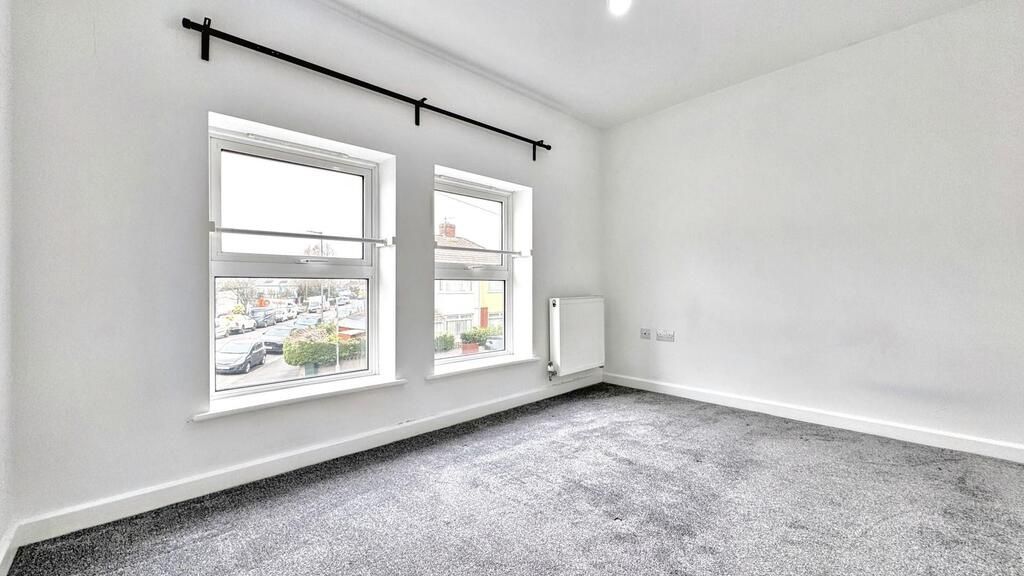 Property photo 2 of 15 Bright Bedroom With Large Windows And Neutral Feel...
