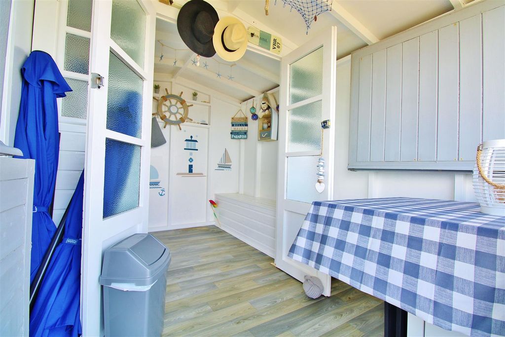 Property photo 3 of 10 Beach Hut