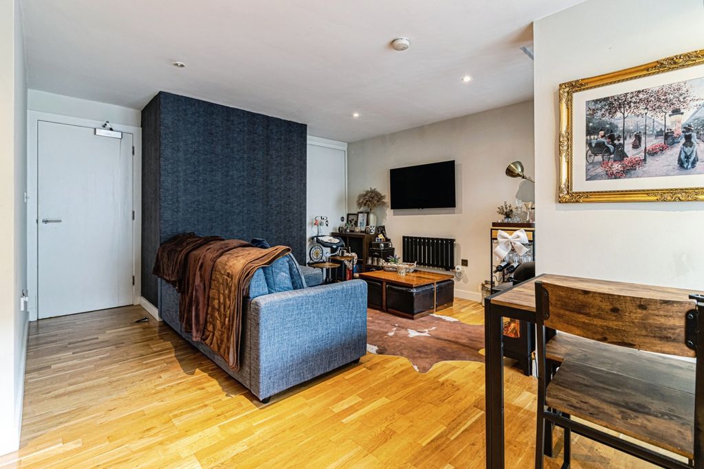 Property photo 1 of 10 Photo