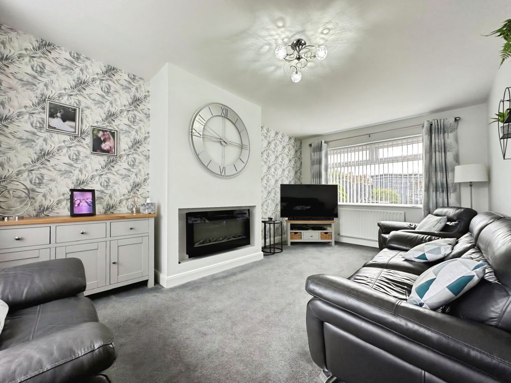 Property photo 3 of 24 Pbox-Living_Room-333351.Jpeg