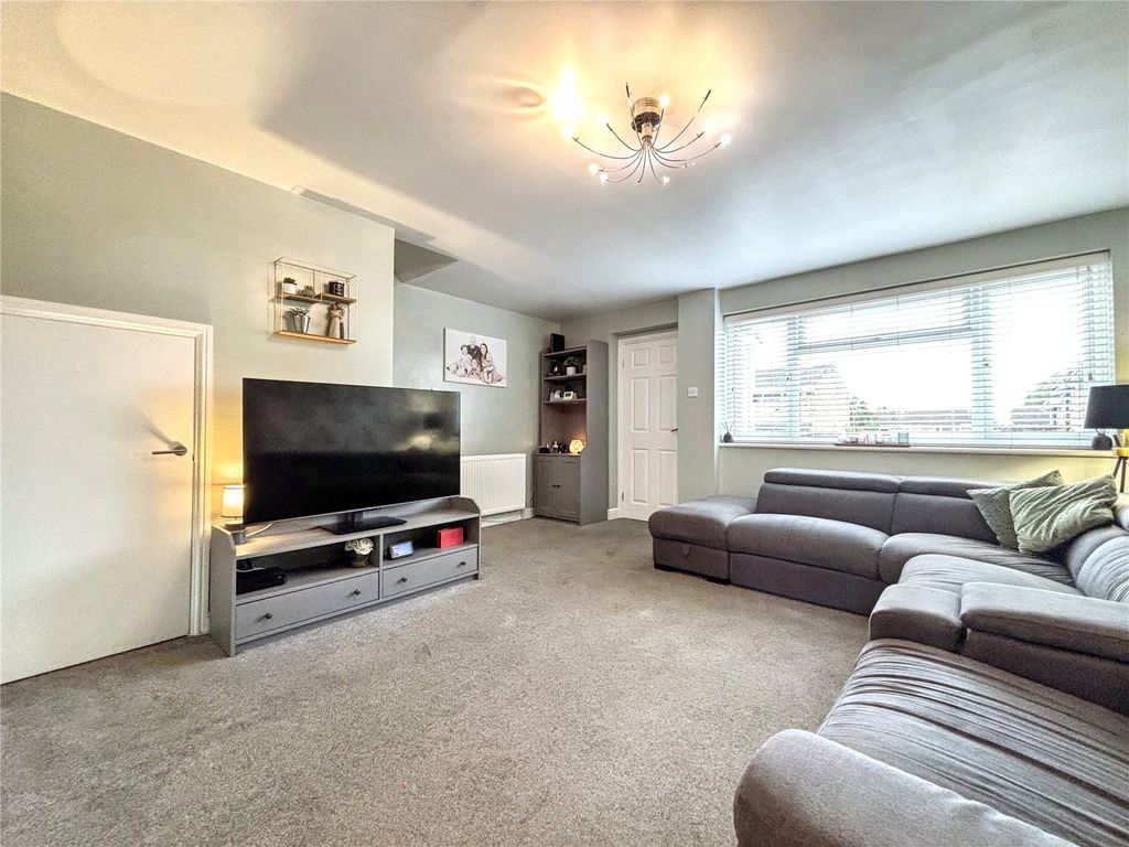 Property photo 2 of 17 Picture No. 11
